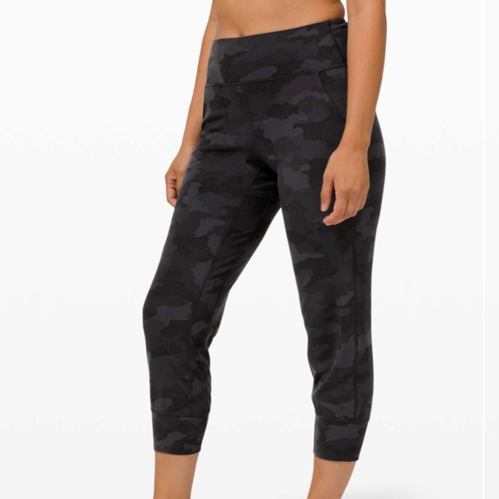 Lululemon Align Jogger Crop *23"
Heritage 365 Camo Deep Coal Multi Size 2